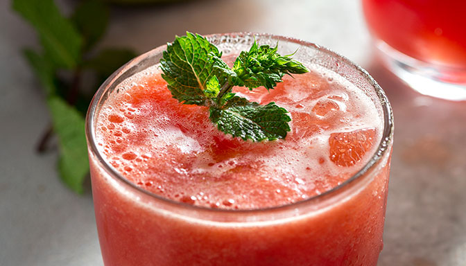 Cubos de hielo macizos para enfriar bebidas